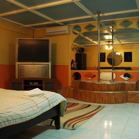 Kokomos Hotel And Restaurant Анхелес Экстерьер фото