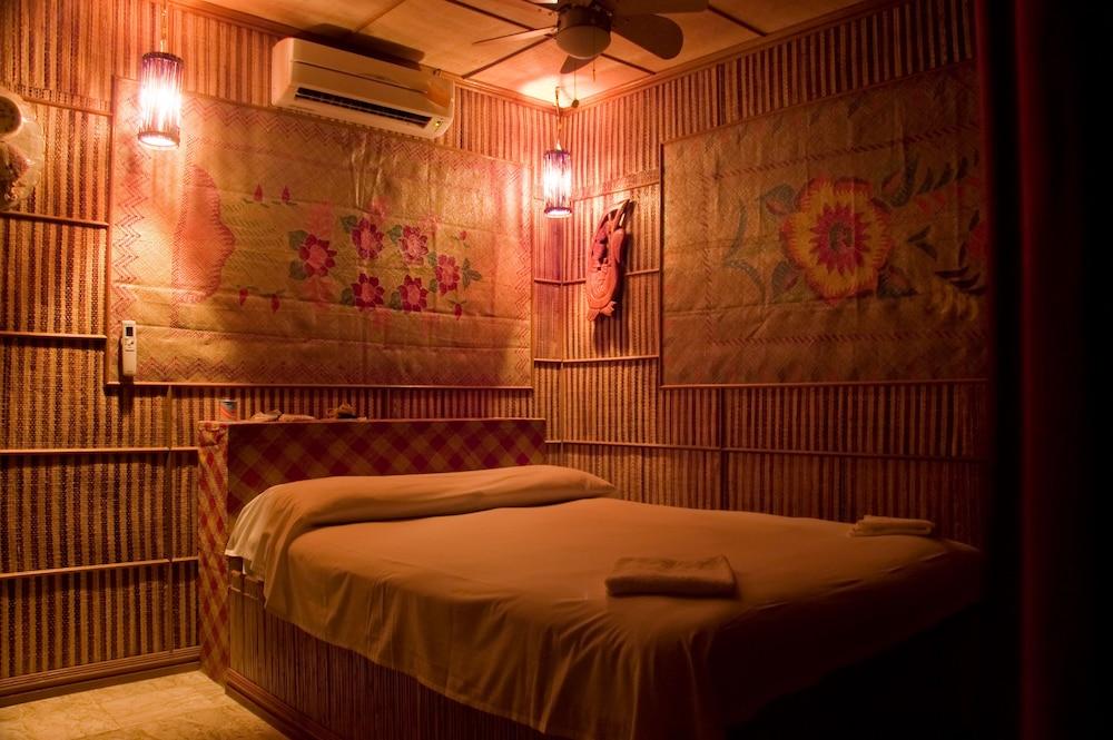 Kokomos Hotel And Restaurant Анхелес Экстерьер фото