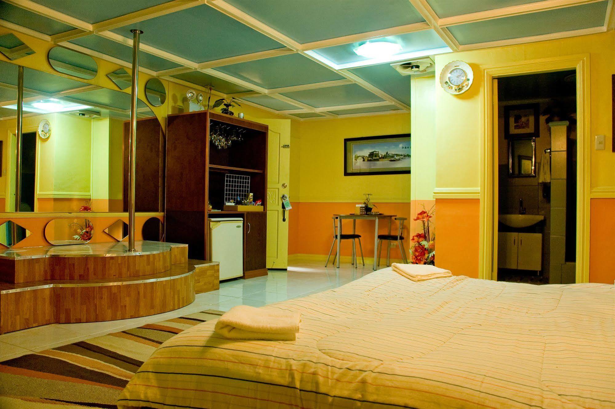 Kokomos Hotel And Restaurant Анхелес Экстерьер фото